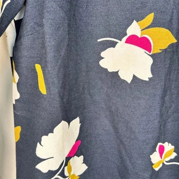 2/$30 Holly Whyte by Lindex Latvia Size XS Bow Floral Top Office Brunch - Picture 7 of 13